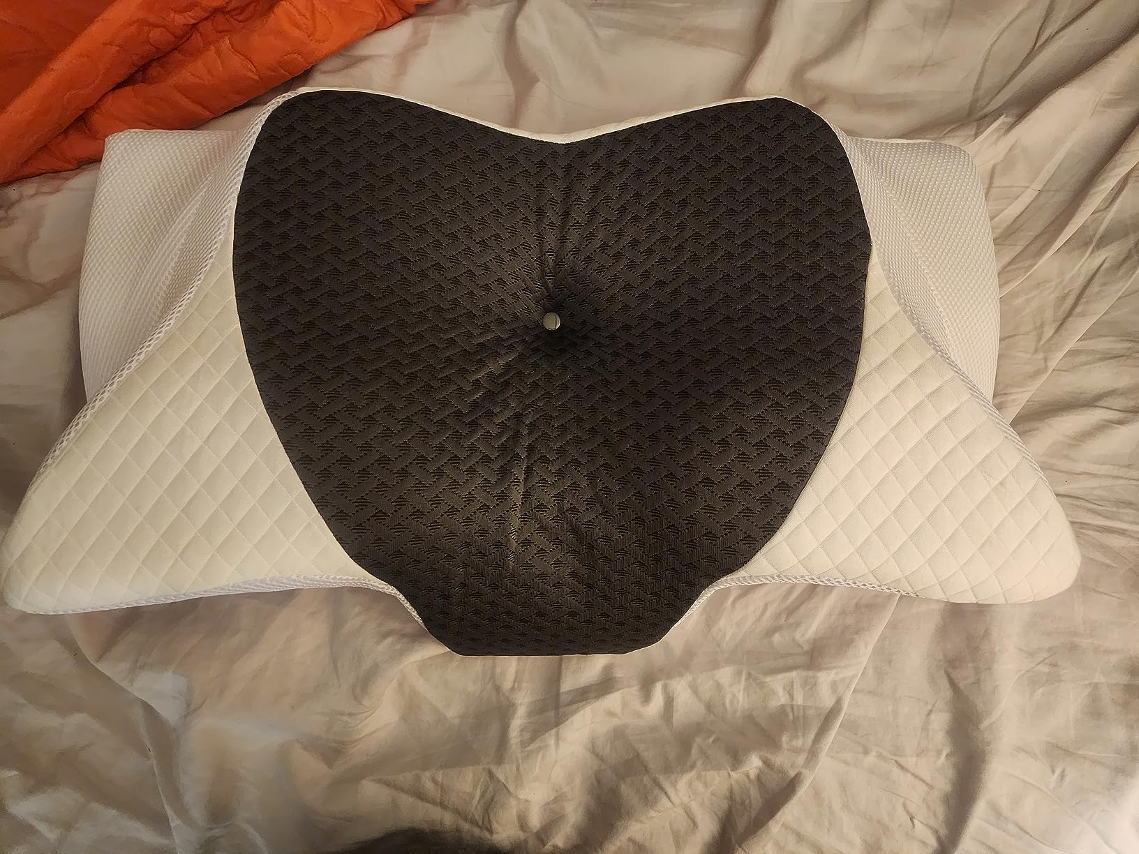 The SAHEYER Pillow with a stylish black and white pattern, placed on a bed for a product review.